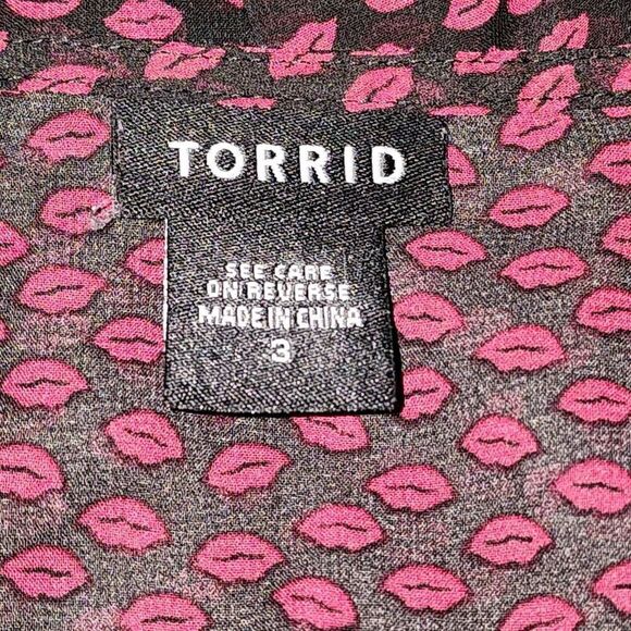 Torrid Womens Red Black Lips Kisses Sheer Blouse Valentines Day 3 3X‎ - Picture 4 of 5